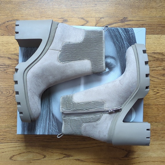 JLO Jennifer Lopez Emalee Bootie Platform Boot Women's Size 10 In Grey Beige - Picture 3 of 16